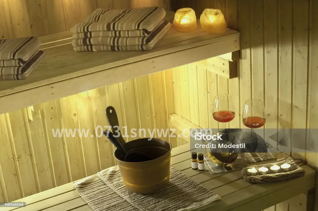 按摩师专注工作